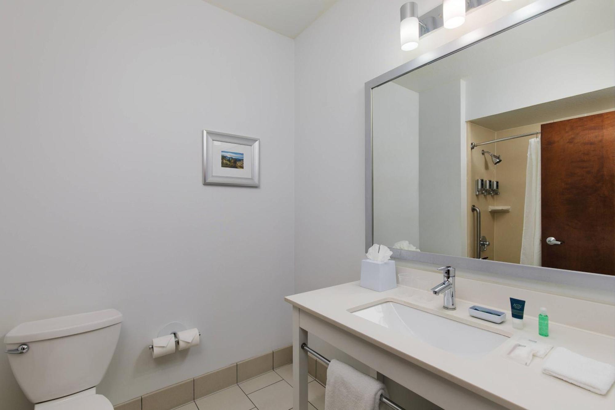 Four Points By Sheraton Portland East Fairview Buitenkant foto