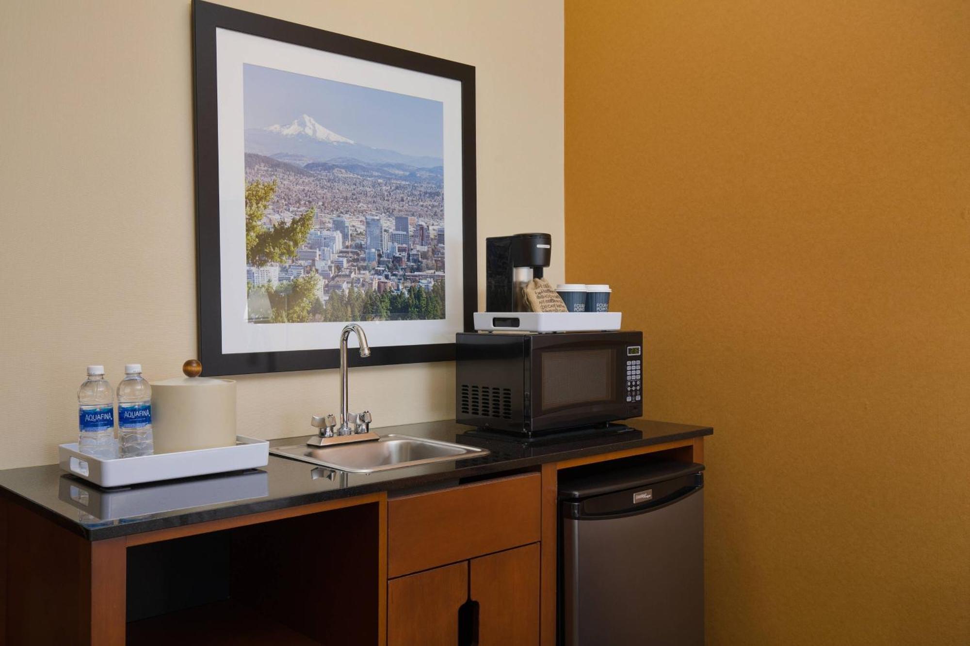 Four Points By Sheraton Portland East Fairview Buitenkant foto