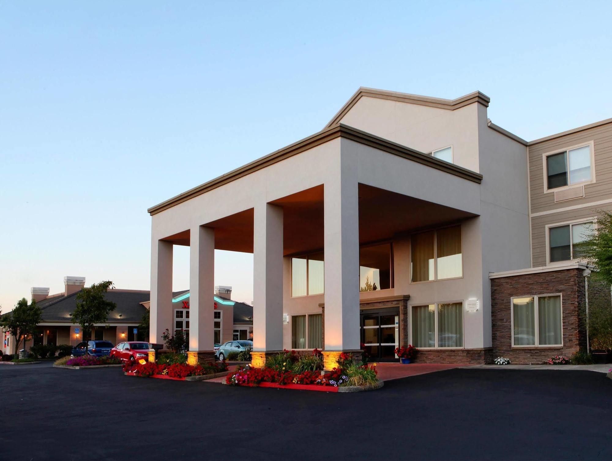 Four Points By Sheraton Portland East Fairview Buitenkant foto